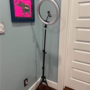 Adjustable Black and Silver Ring Light Tripod
